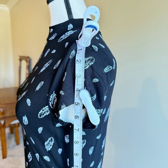 Reitmans viscose top shirt short sleeved with feather print - Picture 4 of 12